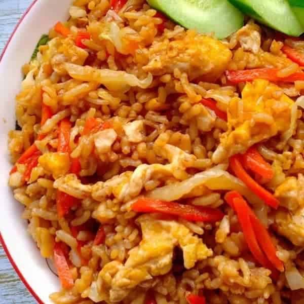 nasi goreng pedas enak siap saji dan siap santap!