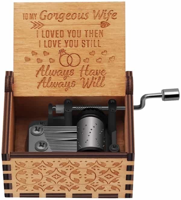 kotak musik romantis (Wood Music Boxes) dan hadiah/kado ulang tahun romantis, unik, berkesan dan sederhana untuk istri tercinta