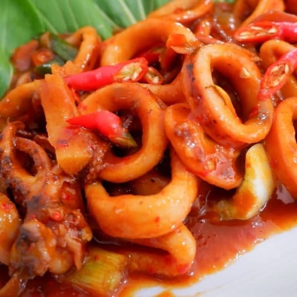 Resep cumi saus Padang ala seafood restoran yang enak, mudah dan sederhana untuk kamu masak sekarang juga!